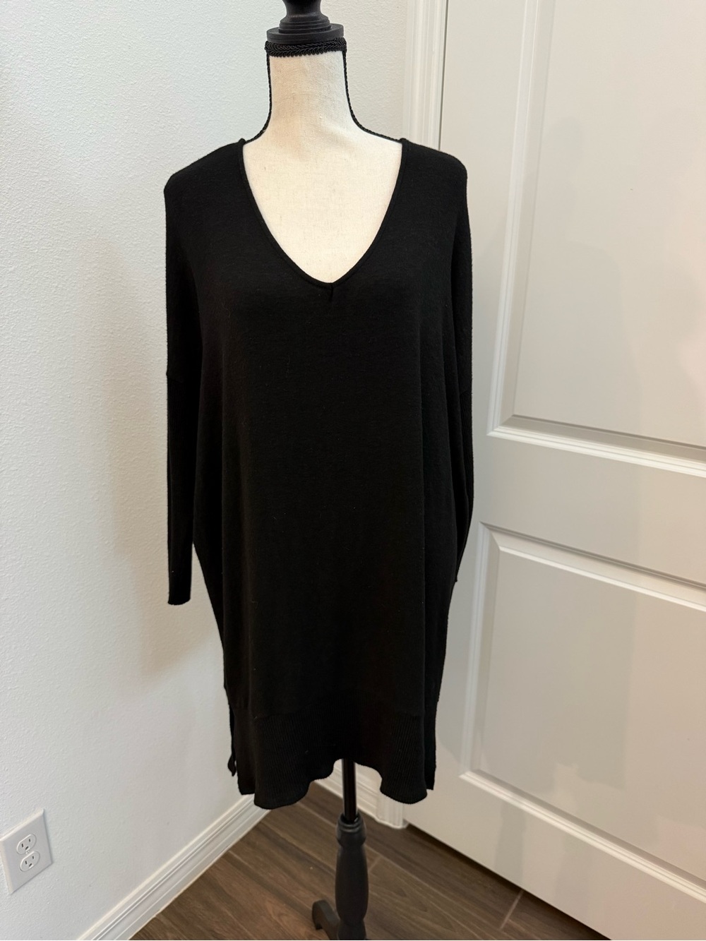 American Eagle Outfitters Black V-Neck Longline top